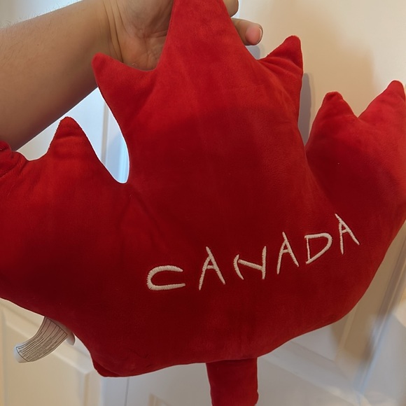 Canada pillow - Picture 2 of 2